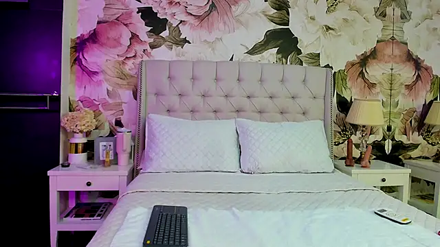 Snapshot of MaddyMay_ chatting on 4, 10, 2025 MaddyMay online show from 4, 10, 2025