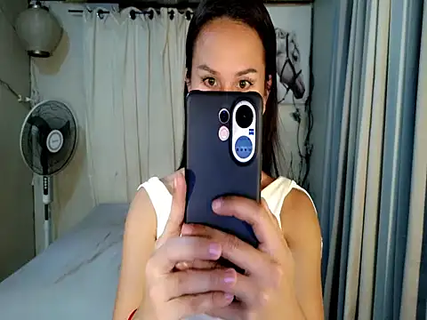 Snapshot of holly_bitch chatting on 13, 7, 2026 holly bitch online show from 13, 7, 2026