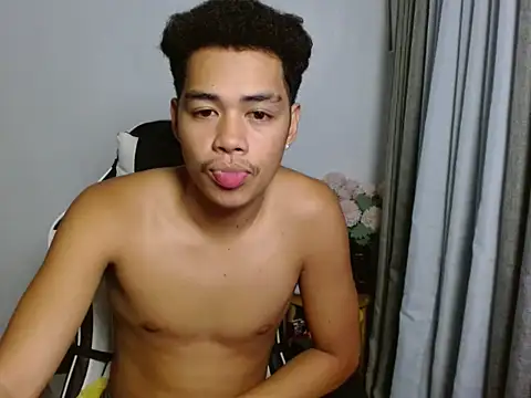 Snapshot of curlyasian_njxx chatting on 24, 5, 2026 curlyasian njxx online show from 24, 5, 2026