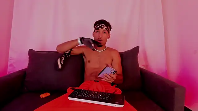 Thiagoferreti online show from 6, 11, 2025