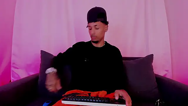 Thiagoferreti online show from 13, 11, 2025