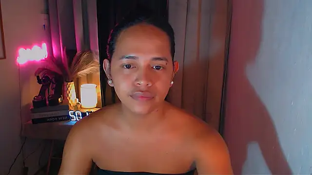 Lorainnelustts online show from 15, 12, 2025