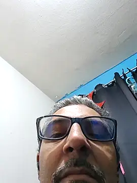 Snapshot of RobertoVip77 chatting on 21, 10, 2025 RobertoVip77 online show from 21, 10, 2025