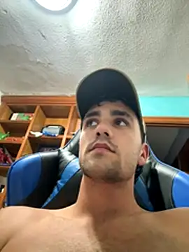 Snapshot of aavrdvh33 chatting on 30, 10, 2025 aavrdvh33 online show from 30, 10, 2025