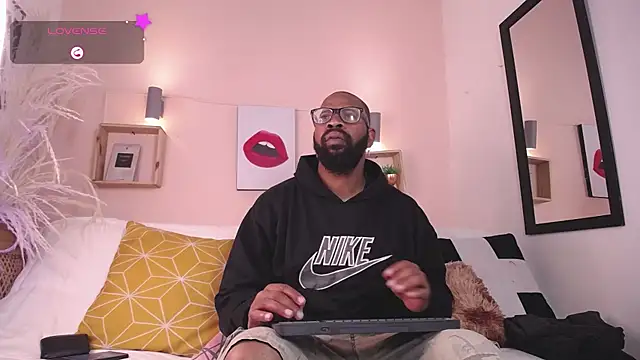 Snapshot of King_Malik chatting on 12, 9, 2025 King Malik online show from 12, 9, 2025