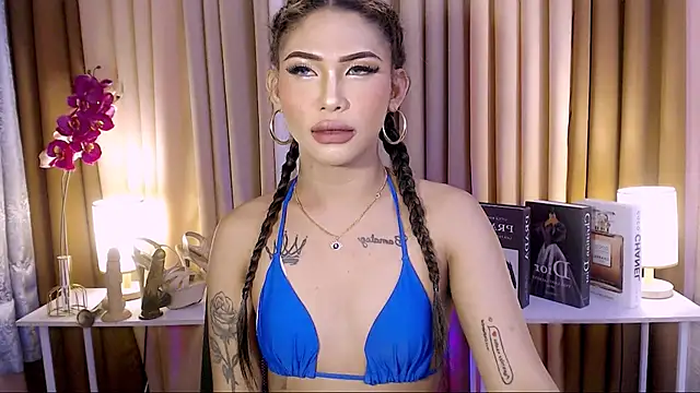 Snapshot of Megan_sativa chatting on 6, 10, 2025 Megan sativa online show from 6, 10, 2025