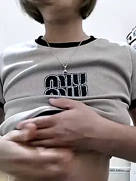 Snapshot of love_sexy090 chatting on 2, 12, 2025 love sexy090 online show from 2, 12, 2025