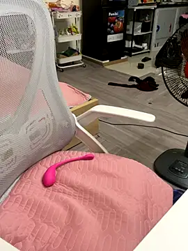 Snapshot of Mina048 chatting on 29, 9, 2025 Mina048 online show from 29, 9, 2025