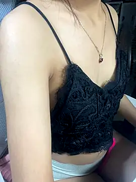 Snapshot of Mina048 chatting on 21, 10, 2025 Mina048 online show from 21, 10, 2025