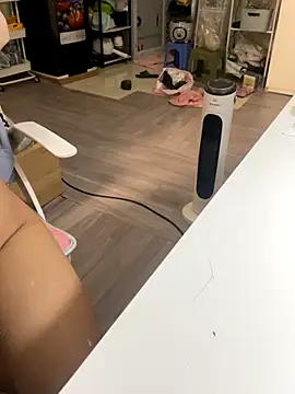 Snapshot of Mina048 chatting on 25, 11, 2025 Mina048 online show from 25, 11, 2025