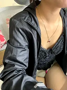 Snapshot of Mina048 chatting on 27, 11, 2025 Mina048 online show from 27, 11, 2025