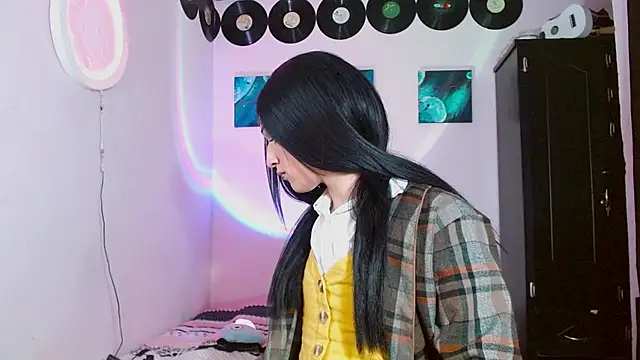 meghan devil  online show from 22, 11, 2025