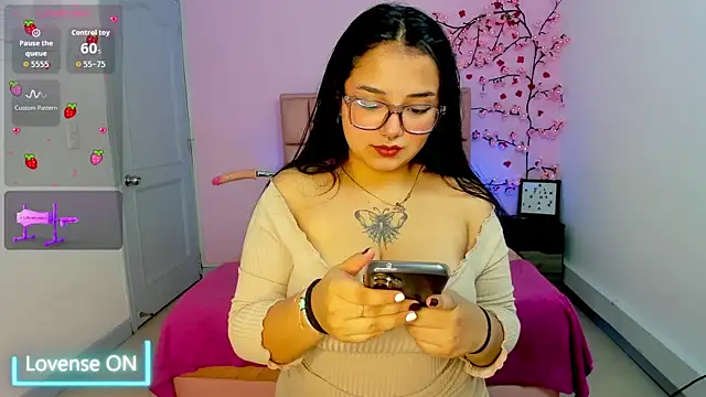 Snapshot of SofiDoll_cg chatting on 11, 11, 2025 SofiDoll cg online show from 11, 11, 2025