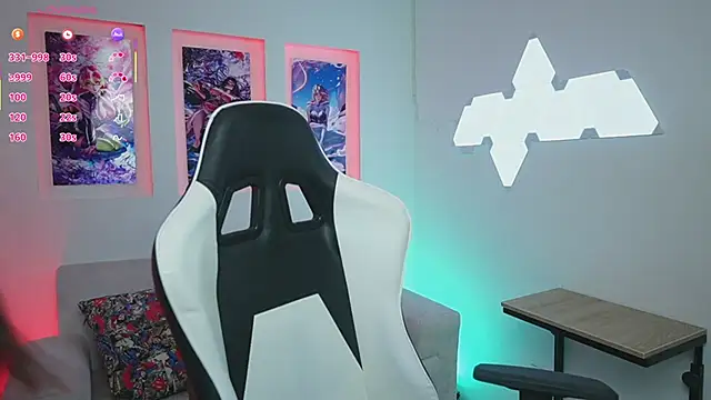 Snapshot of NicoleCrawft chatting on 9, 9, 2025 NicoleCrawft online show from 9, 9, 2025