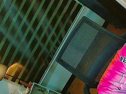 Snapshot of Queen_yasii_88 chatting on 19, 6, 2026 Queen yasii 88 online show from 19, 6, 2026