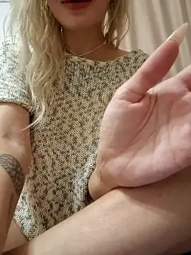 Snapshot of KateMonroe chatting on 13, 10, 2025 KateMonroe online show from 13, 10, 2025