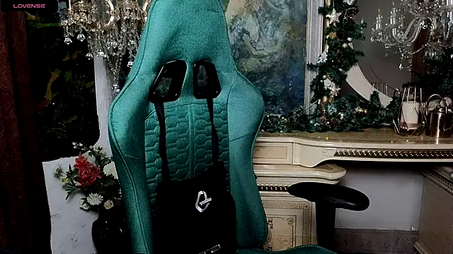 LaraBenson  online show from 17, 12, 2025