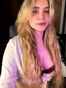 Chloe Ravens online show from 11, 10, 2025