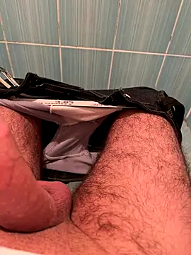 Snapshot of Cruel00 chatting on 12, 11, 2025 Cruel00 online show from 12, 11, 2025