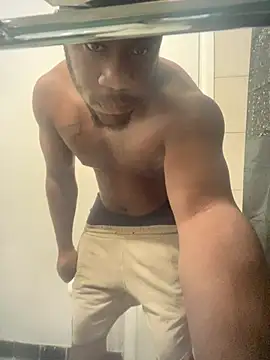 Snapshot of Moneyman5ive chatting on 3, 8, 2026 Moneyman5ive online show from 3, 8, 2026