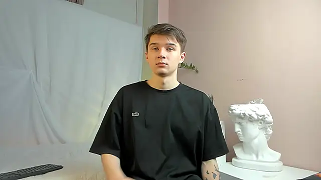 SherlockMax online show from 8, 4, 2026