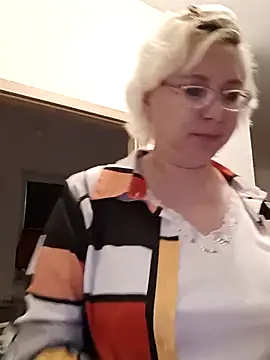 Snapshot of VikaKing chatting on 19, 10, 2025 VikaKing online show from 19, 10, 2025