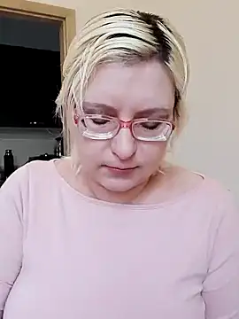 Snapshot of VikaKing chatting on 24, 10, 2025 VikaKing online show from 24, 10, 2025