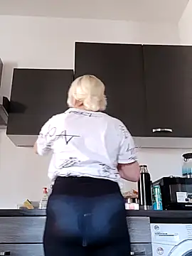 Snapshot of VikaKing chatting on 30, 10, 2025 VikaKing online show from 30, 10, 2025