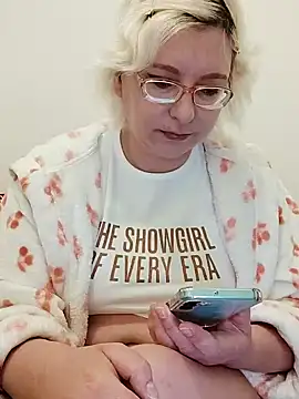 Snapshot of VikaKing chatting on 4, 11, 2025 VikaKing online show from 4, 11, 2025