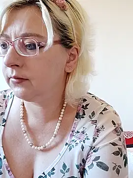 Snapshot of VikaKing chatting on 7, 11, 2025 VikaKing online show from 7, 11, 2025