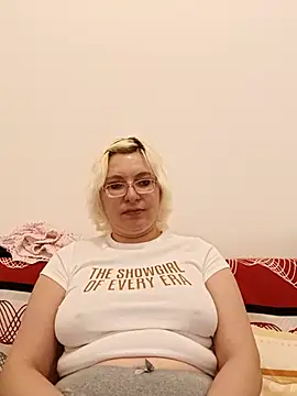 Snapshot of VikaKing chatting on 7, 11, 2025 VikaKing online show from 7, 11, 2025