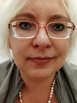 Snapshot of VikaKing chatting on 17, 11, 2025 VikaKing online show from 17, 11, 2025