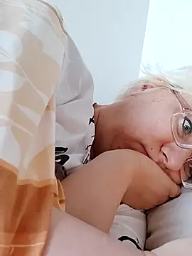 Snapshot of VikaKing chatting on 23, 11, 2025 VikaKing online show from 23, 11, 2025