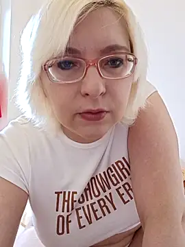 Snapshot of VikaKing chatting on 30, 11, 2025 VikaKing online show from 30, 11, 2025