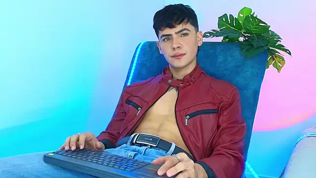 CamiiGuzmanX online show from 28, 10, 2025