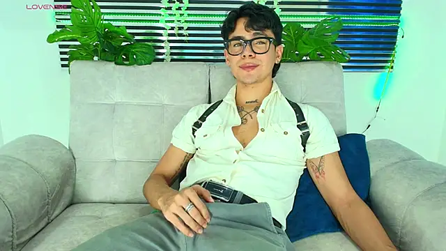 CamiiGuzmanX online show from 4, 2, 2026