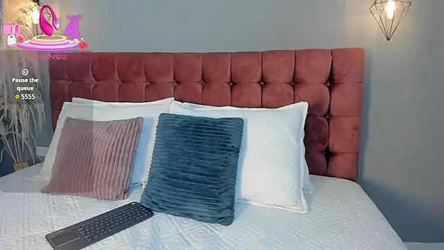 Snapshot of Tania_77_ chatting on 24, 10, 2025 Tania 77 online show from 24, 10, 2025