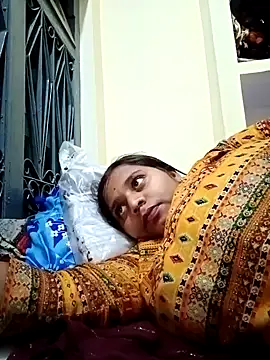 Snapshot of Hot_crety chatting on 24, 11, 2025 Hot crety online show from 24, 11, 2025