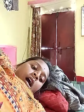 Snapshot of Hot_crety chatting on 7, 4, 2026 Hot crety online show from 7, 4, 2026