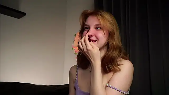 Snapshot of EasterBonney chatting on 24, 9, 2025 EasterBonney online show from 24, 9, 2025