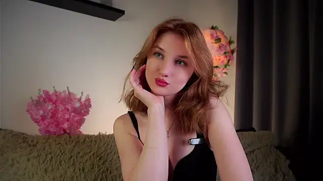 Snapshot of EasterBonney chatting on 3, 10, 2025 EasterBonney online show from 3, 10, 2025