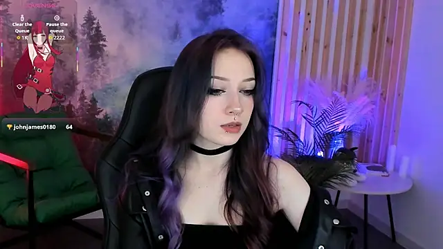 Snapshot of LiliLuna chatting on 6, 11, 2025 LiliLuna online show from 6, 11, 2025