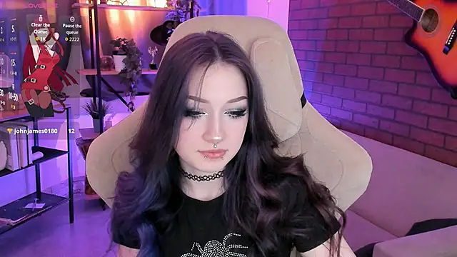 Snapshot of LiliLuna chatting on 12, 11, 2025 LiliLuna online show from 12, 11, 2025