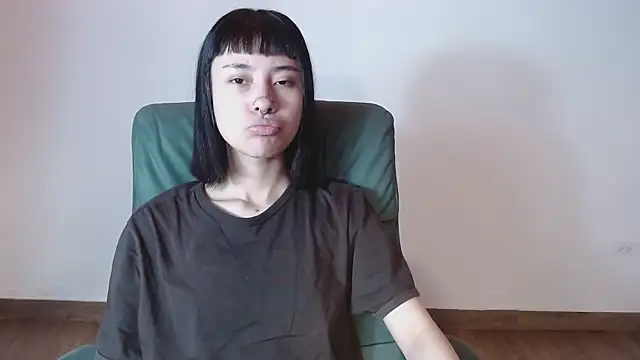 Snapshot of _mavis2 chatting on 2, 10, 2025 mavis2 online show from 2, 10, 2025