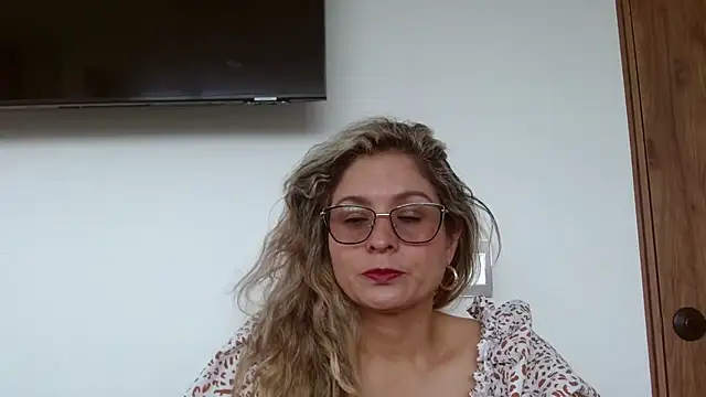 Snapshot of linda-mature43 chatting on 13, 10, 2025 linda-mature43 online show from 13, 10, 2025