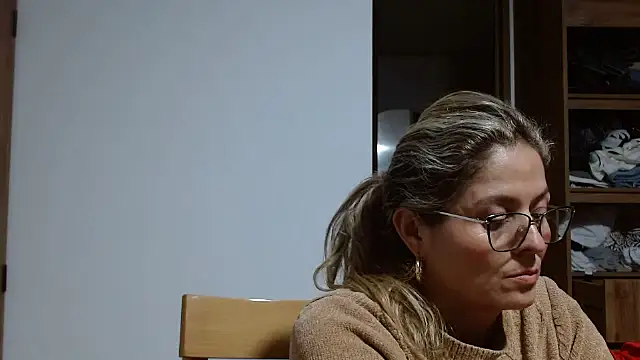 Snapshot of linda-mature43 chatting on 17, 10, 2025 linda-mature43 online show from 17, 10, 2025