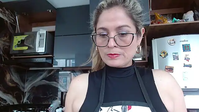 Snapshot of linda-mature43 chatting on 17, 10, 2025 linda-mature43 online show from 17, 10, 2025