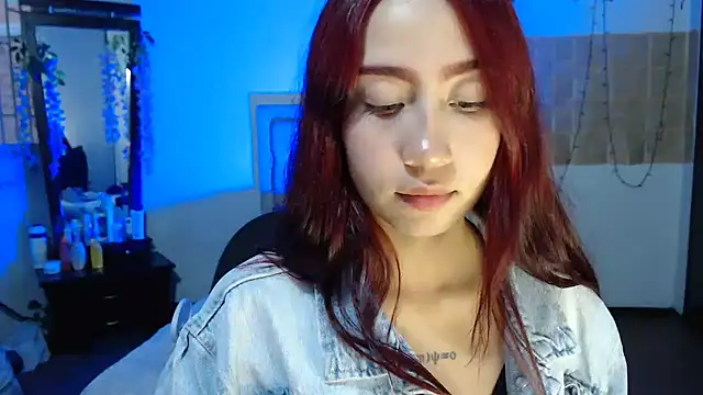 Snapshot of evali16 chatting on 14, 11, 2025 evali16 online show from 14, 11, 2025