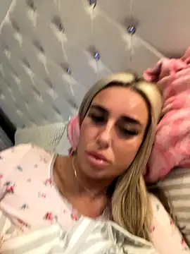 EllieMaeBaby online show from 4, 12, 2025