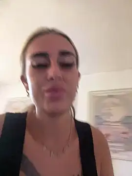 Snapshot of EllieMaeBaby chatting on 6, 7, 2026 EllieMaeBaby online show from 6, 7, 2026